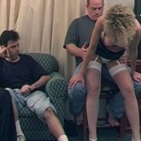 Beim Gangbang die Fotze mit Sperma gef&uuml;llt 01